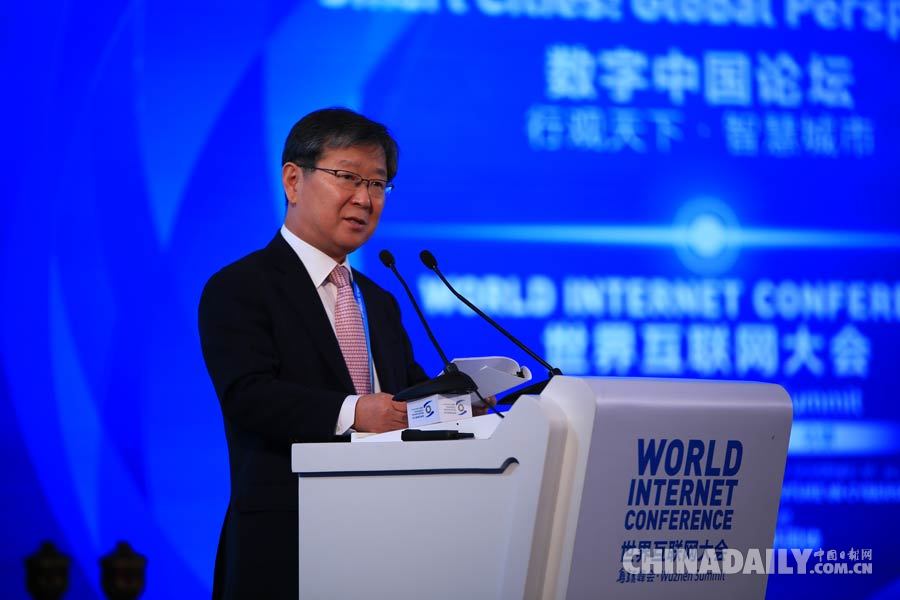 論壇上發表主旨講話的嘉賓都有誰？