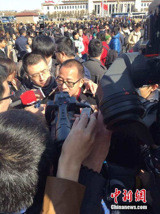 全國(guó)政協(xié)十二屆三次會(huì)議在北京開幕