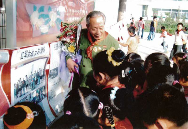 尋訪身邊的感動：老黨員發(fā)揮余熱 為建黨95周年獻禮