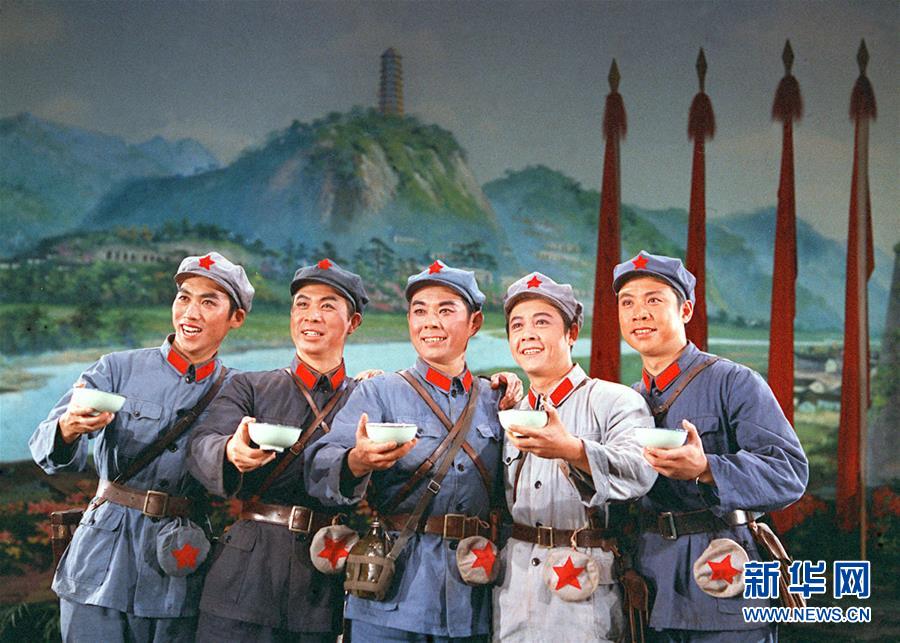 重溫紅色經(jīng)典 傳承長征精神