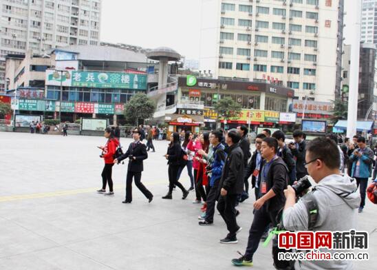 發(fā)現(xiàn)最美鐵路:“姚妮服務(wù)臺(tái)”用行動(dòng)傳承長(zhǎng)征精神