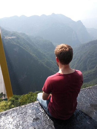 燒腦大片既視感!英國小哥方丹G20峰會期間再出神作,他想說什么?