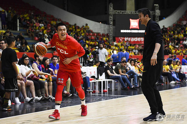 男籃奧運熱身巴西 趙繼偉奮力進攻