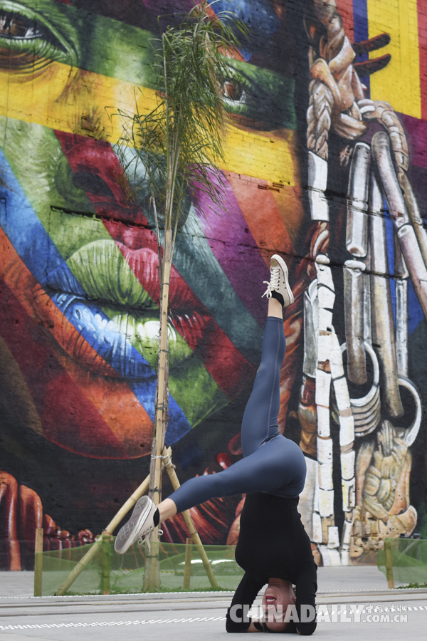 里約奧運大道上的巨幅土著居民噴繪壁畫(組圖)