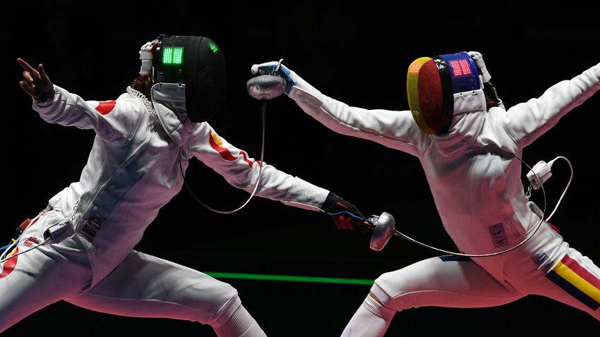 組圖：中國(guó)女子重劍隊(duì)衛(wèi)冕失敗 摘得銀牌