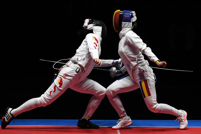 組圖：中國女子重劍隊衛冕失敗 摘得銀牌
