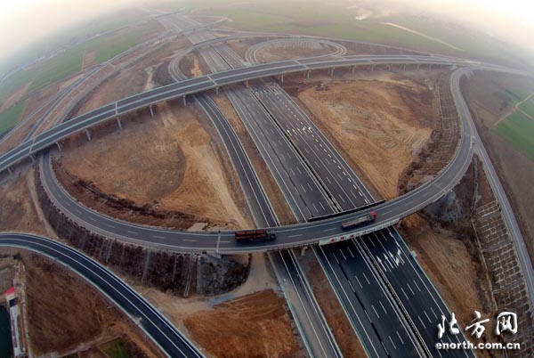 治國理政新實踐天津篇:廢舊輪胎“變身”高科技 創新推動供給側改革