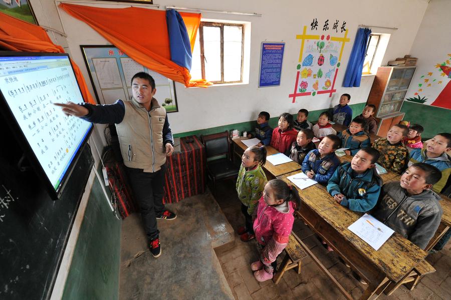 （治國理政新思想新實踐）實現(xiàn)復興偉業(yè)的行動指南——中國特色社會主義理論體系最新成果述評