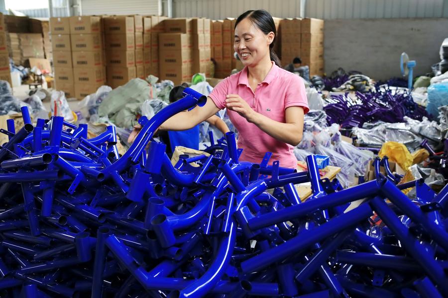 牢固樹(shù)立和自覺(jué)踐行發(fā)展新理念