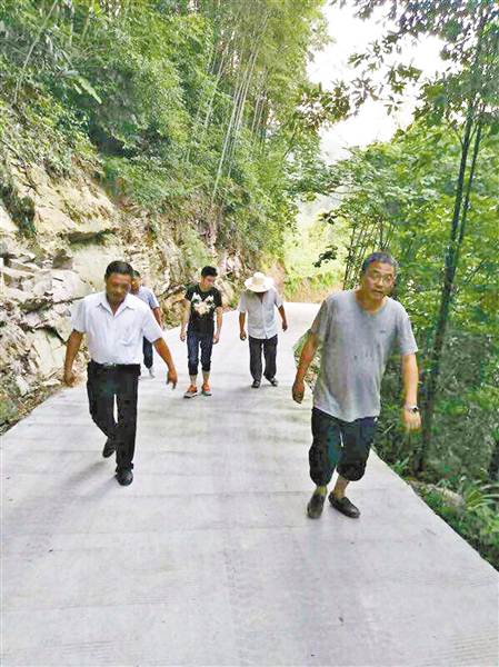 【治國理政新實踐·重慶篇】怎樣做群眾的好“管家”——秀山縣孝溪鄉中心村“第一書記”李知明的故事