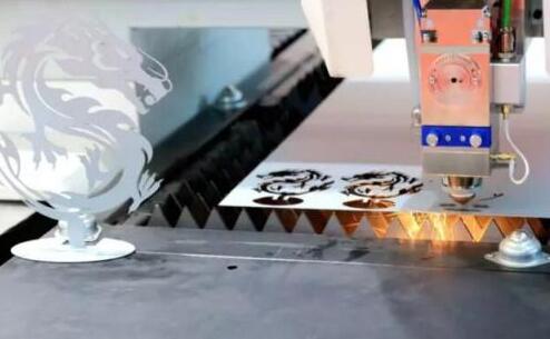 會(huì)見(jiàn)默克爾前,李克強(qiáng)為什么對(duì)德國(guó)說(shuō)“我不選邊站隊(duì)”?