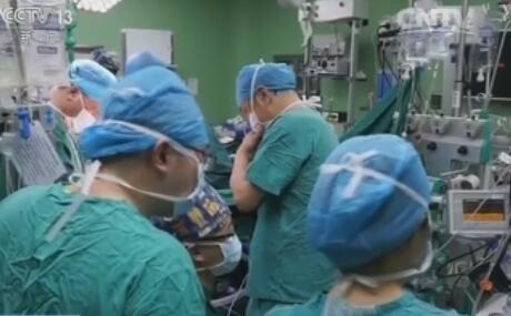 醫(yī)者仁心!全國人大代表在京為患者緊急手術(shù)