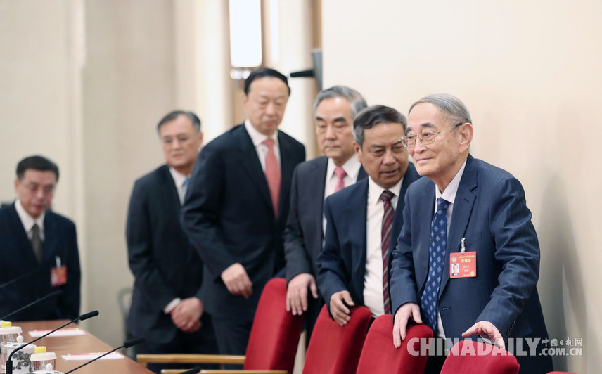 政協委員談促進經濟平穩健康發展