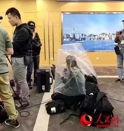 記者兩會24小時:帶著“溫度”的新聞是怎么產(chǎn)生的