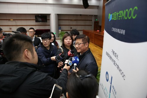 兩會代表委員建議：用“互聯網+”手段加速教育資源普惠化