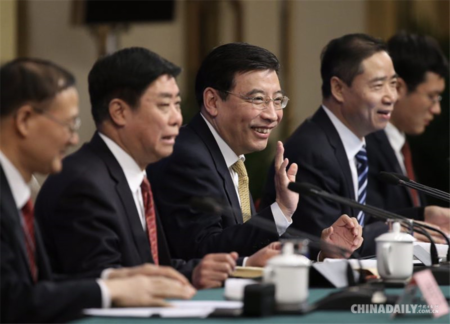 工信部部長苗圩就“推進(jìn)實施‘中國制造2025’”答記者問