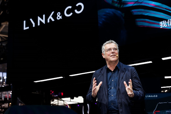 領(lǐng)克01PHEV成進軍歐洲首款新能源車型