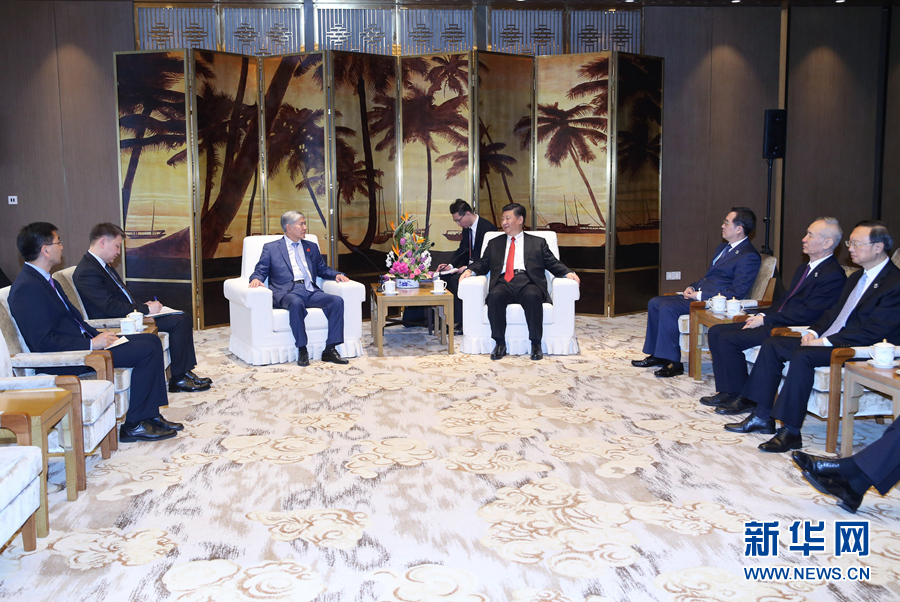 習近平會見吉爾吉斯斯坦前總統阿坦巴耶夫