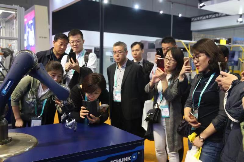 進(jìn)博會(huì)智能及高端裝備展區(qū)精彩紛呈