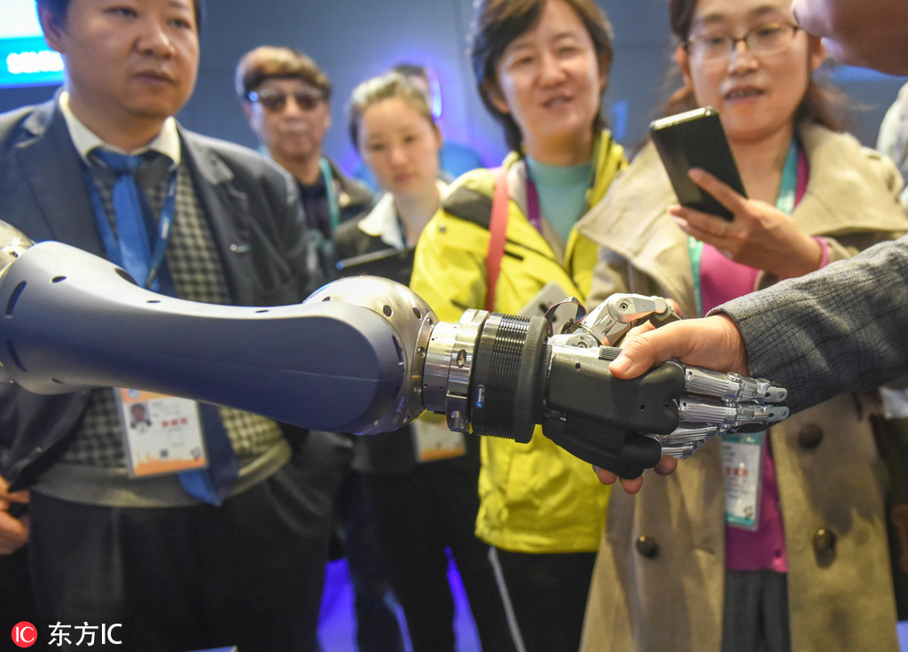進博會上的黑科技 你好！機械手