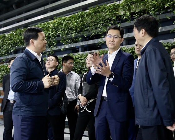 馬化騰:數(shù)字化技術(shù)骨頭足夠硬 才能站起來(lái)