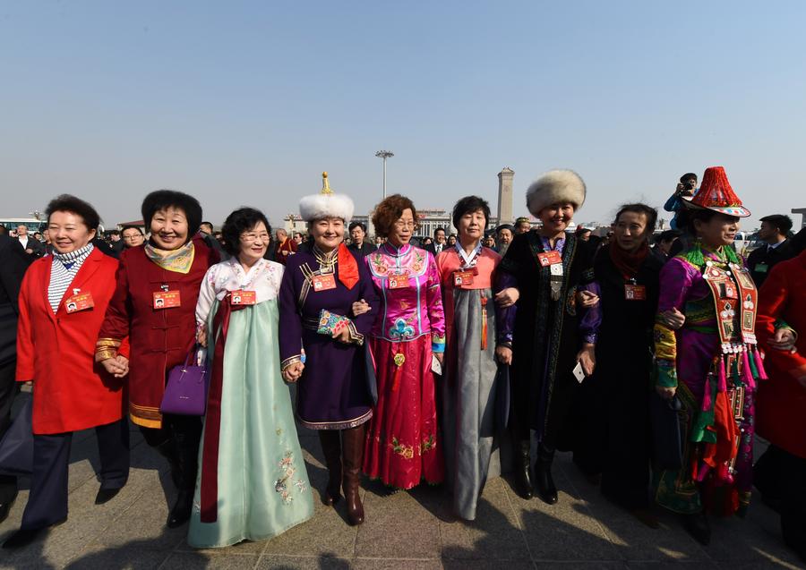 兩會(huì)上的女代表委員們：認(rèn)真履職 一展風(fēng)采