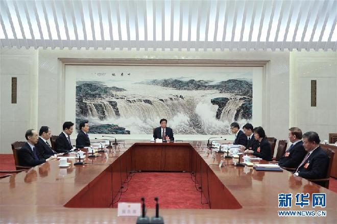 主席團常務主席第三次會議舉行