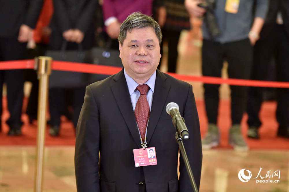 第四場(chǎng)“代表通道”開啟：全國(guó)人大代表接受采訪