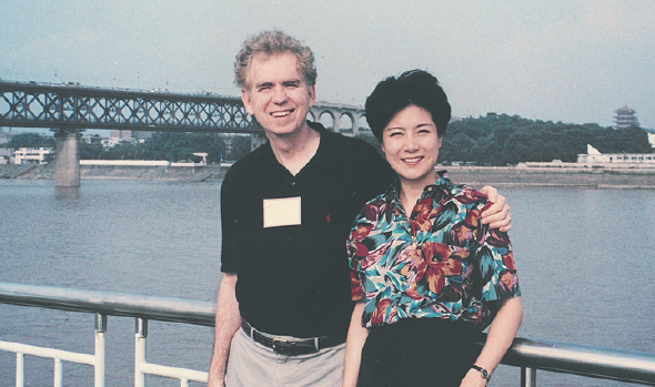 從陪同鄧小平觀看牛仔表演到擔任姚明律師:一個美國人與中國四十年的不解之緣