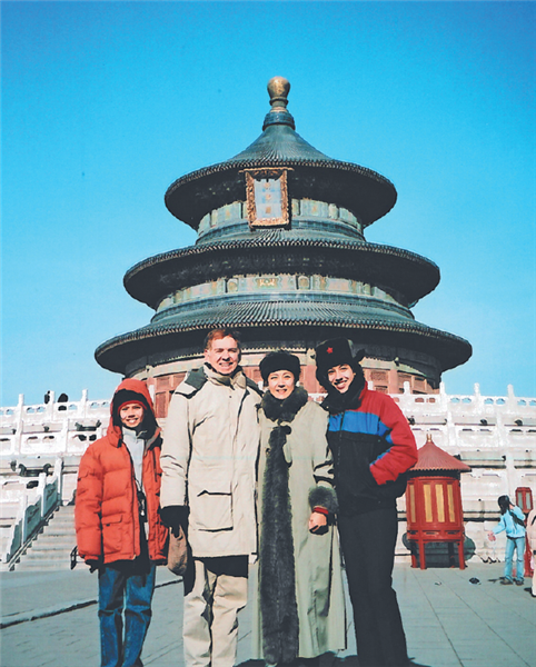 從陪同鄧小平觀看牛仔表演到擔任姚明律師:一個美國人與中國四十年的不解之緣