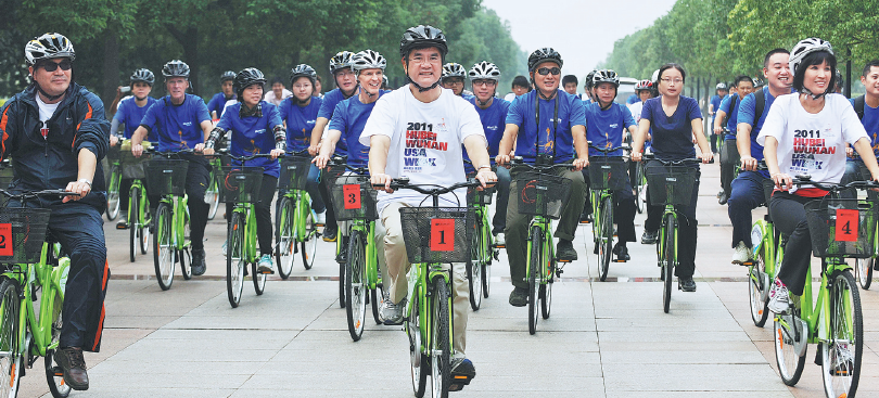 美國(guó)前駐華大使駱家輝:中美貿(mào)易戰(zhàn)“并非解決問(wèn)題的正確途徑”