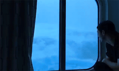 超恐怖！游客眼睜睜看9米巨浪襲擊自己（組圖）