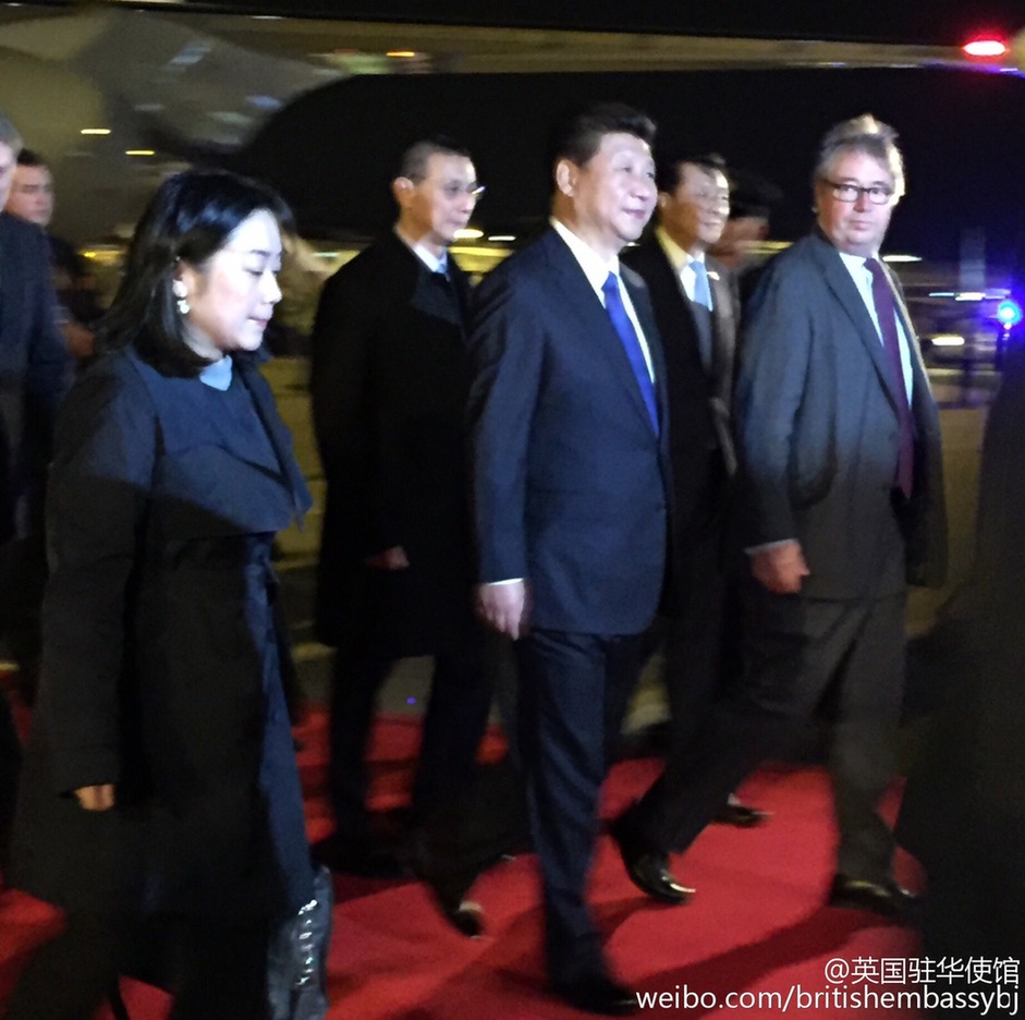 習近平主席夫婦抵達英國