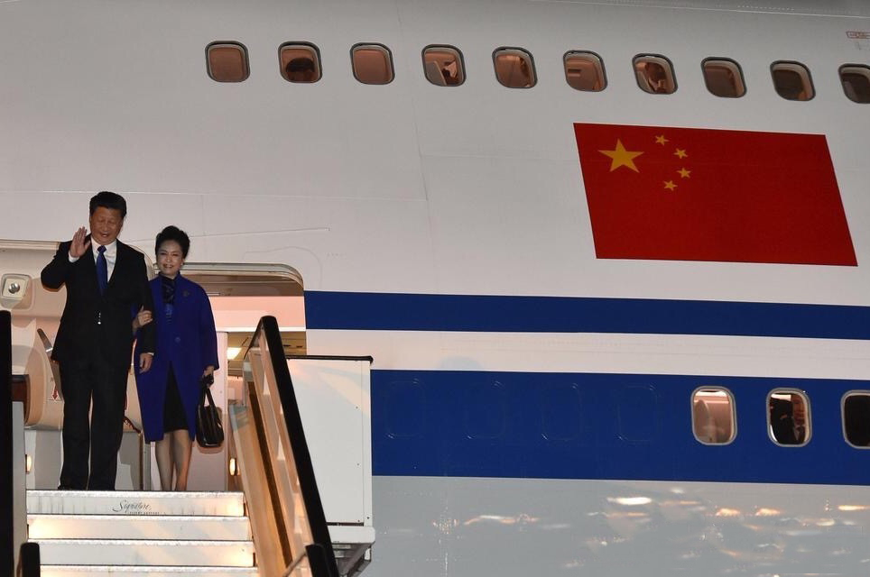 習(xí)近平主席夫婦抵達(dá)英國(guó)