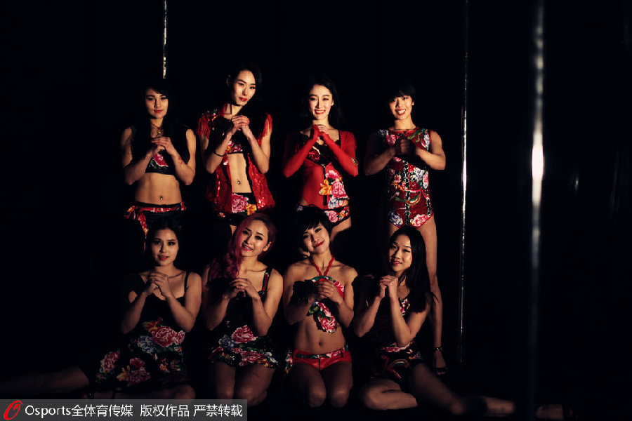 盤點鋼管舞性感著裝 比基尼鄉村花衣齊上陣