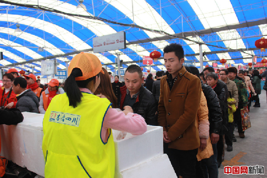 網(wǎng)絡媒體走轉改：快樂“鬧”元宵 溫暖出行路