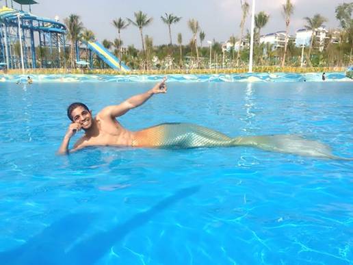 最帥&最萌美人魚秒殺林允?版納萬達三八節玩嗨了