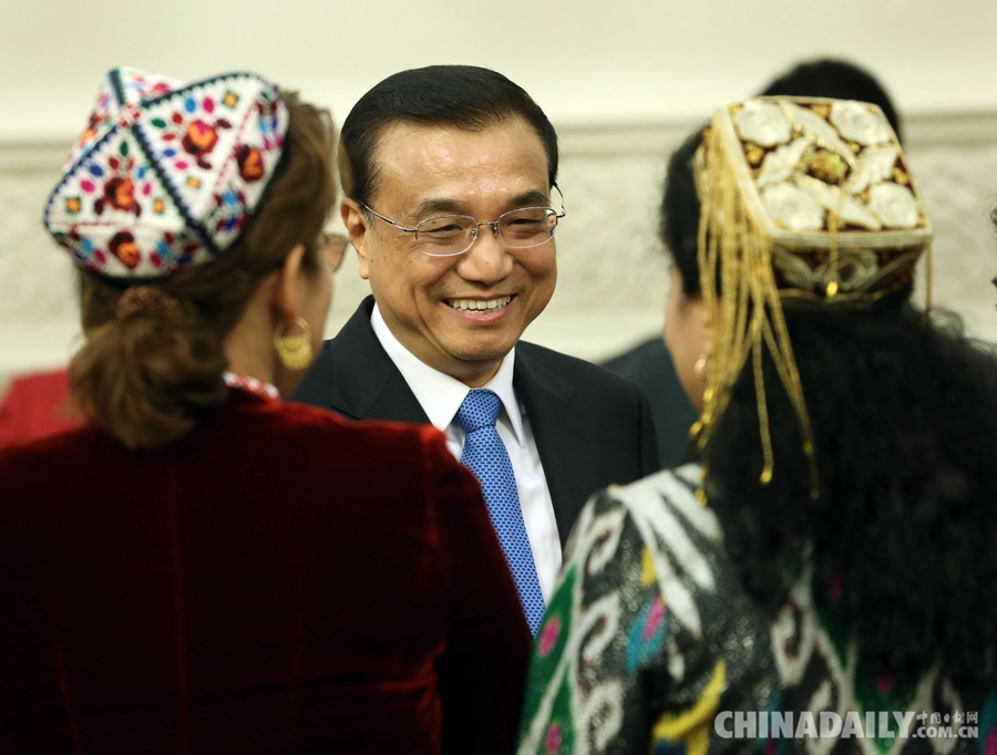 李克強(qiáng)總理參加新疆代表團(tuán)審議