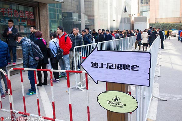 萬(wàn)名員工共同打造上海迪斯尼奇幻王國(guó)