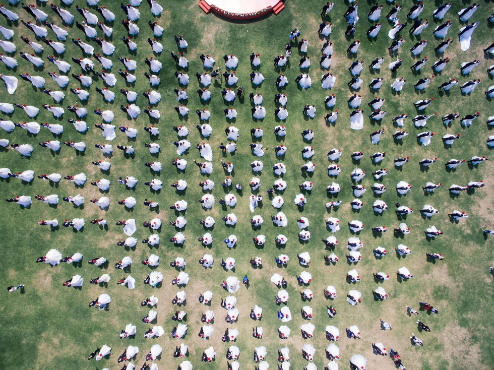 浙江大學(xué)迎校慶 800學(xué)子舉辦集體婚禮