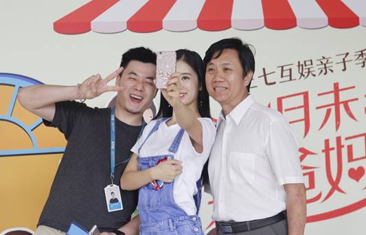 “史上最會玩老爸”60后父親當(dāng)實習(xí)生玩cosplay