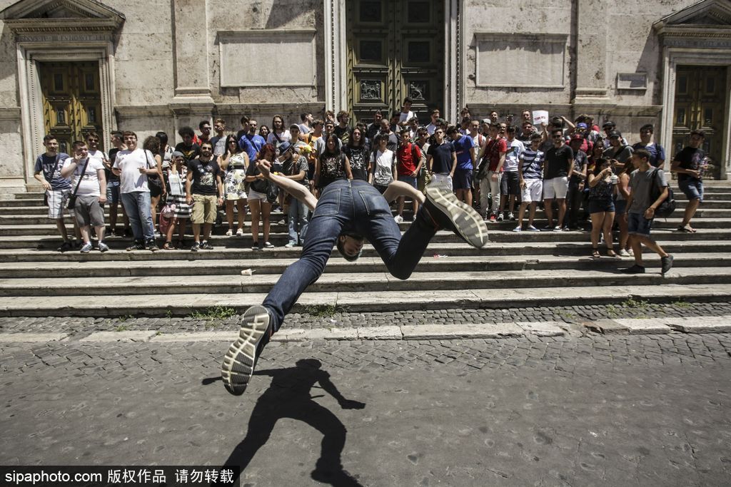 意大利羅馬：Pokemon Go玩家舉行首次集會 皮卡丘萌化人心