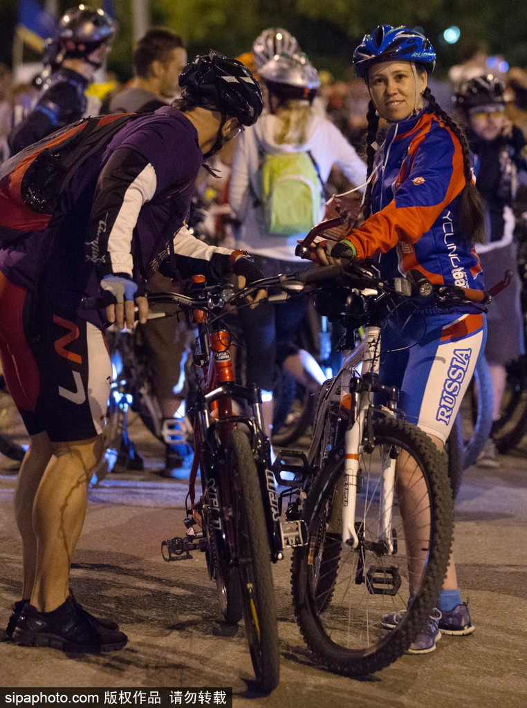 2016莫斯科夜騎活動 夜光酷炫自行車拉風十足