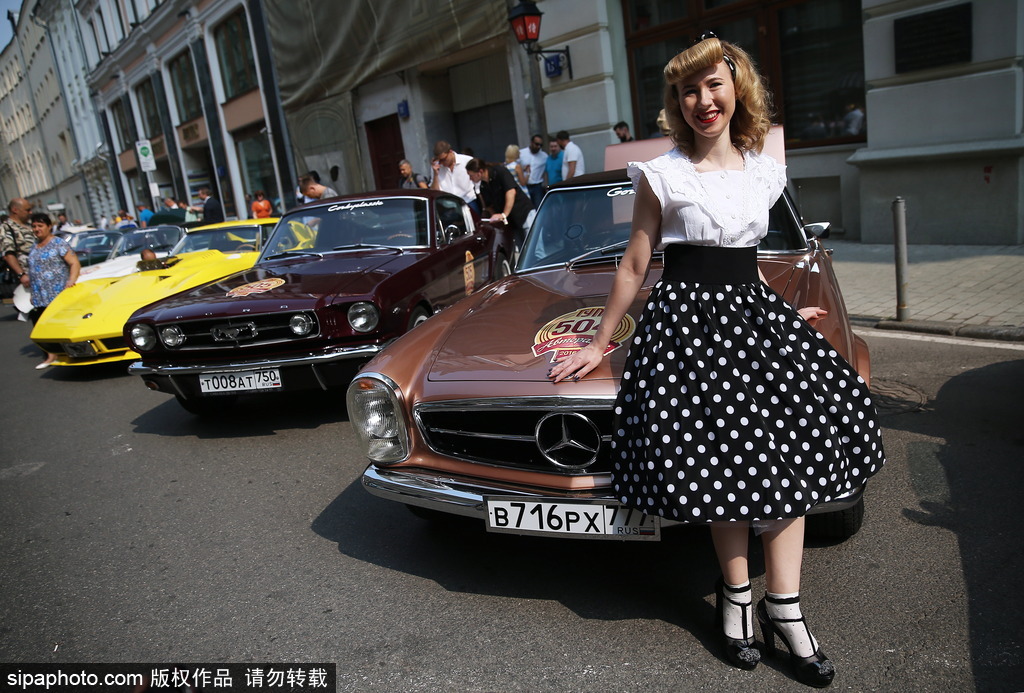 稀有古董車大集結(jié) 莫斯科舉行復(fù)古車游行