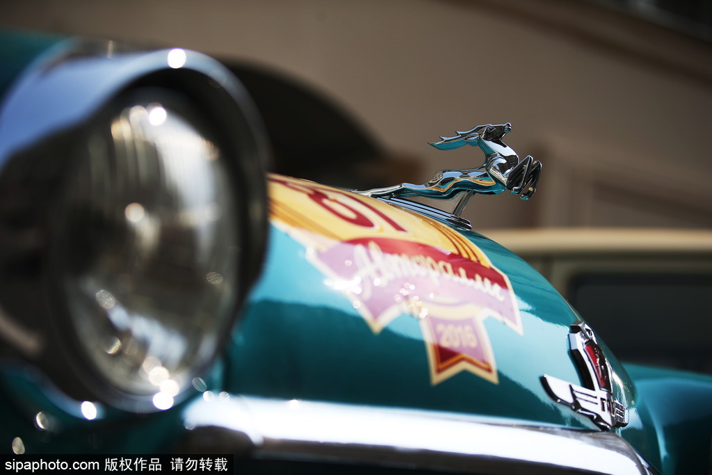 稀有古董車大集結(jié) 莫斯科舉行復(fù)古車游行