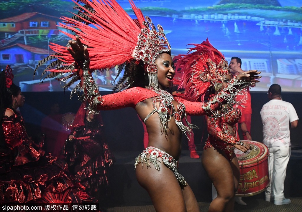 熱情似火！巴西性感桑巴舞團表演助陣里約奧運會