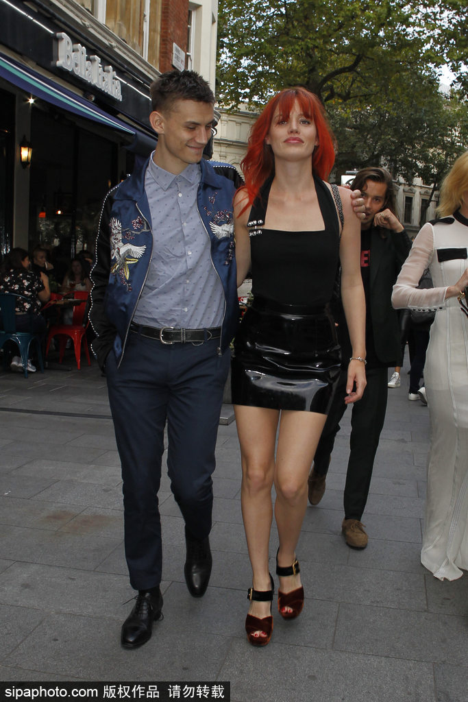 盤點：七夕虐狗模式開啟 歐美明星情侶街拍恩愛衣品一起秀！