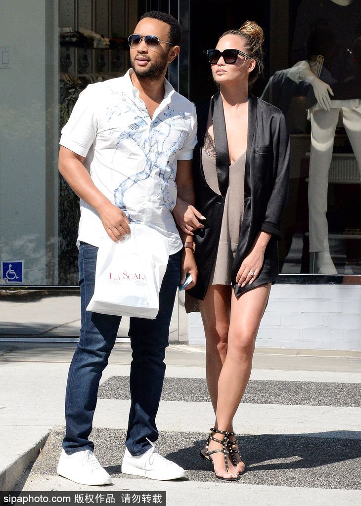 盤點(diǎn)：七夕虐狗模式開啟 歐美明星情侶街拍恩愛衣品一起秀！