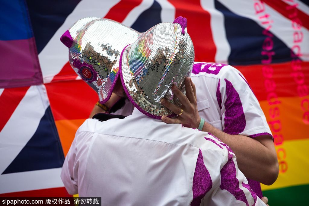 彩色曼徹斯特：腐國舉行年度同志驕傲大游行