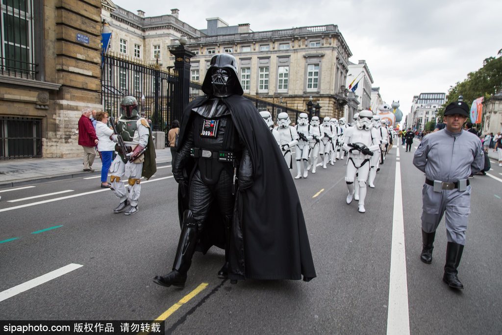 比利時動漫節：帝國士兵霸氣現身地鐵站 各種超萌角色嗨不停